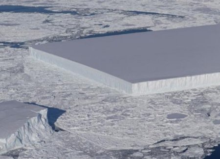 NASA обнаружило не один, а два прямоугольных айсберга и рассказало об их пр ...