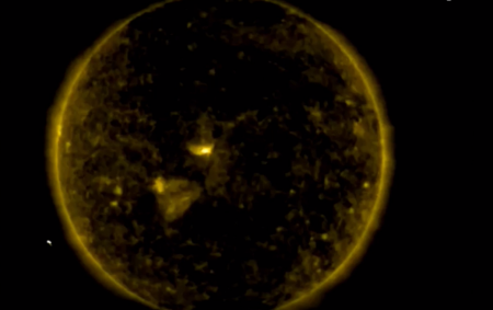 NASA показали возле Солнца МКС пришельцев с Нибиру – Инопланетяне наблюдают и готовят удар