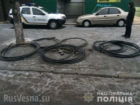 Путин, прекрати! — в Киеве украли кабель правительственной связи (ФОТО)