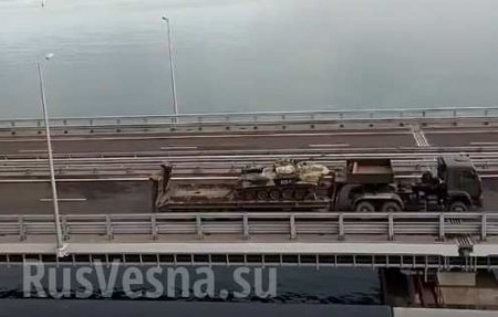 По Крымскому мосту прошла колонна военной техники (ФОТО, ВИДЕО)