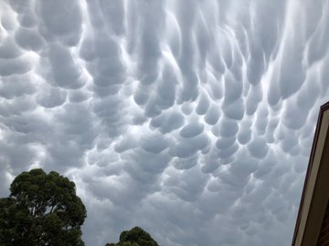 В небе над Сиднеем наблюдали невероятные облака