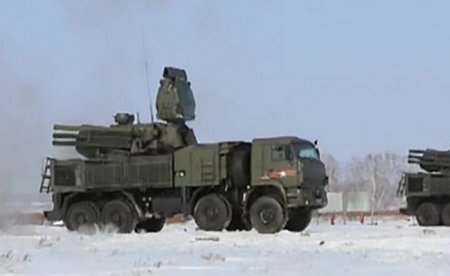Ракетные системы "Панцирь" и "Триумф" задействованы в масштабных военных учениях в Сибири
