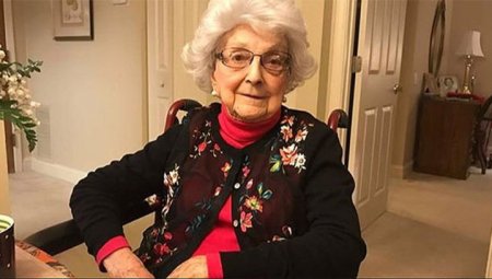 Секрета долголетия нет: 109-летняя американка пьет вино и 
