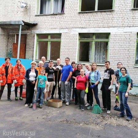 Все как один: жители Дзержинска вышли на субботник после взрывов на заводе (ФОТО, ВИДЕО)