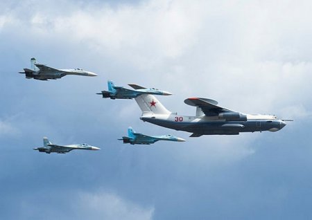 «Летающий радар» А-50У и истребители Су-27 обеспечат массовое десантирование подразделений ВДВ на учениях в Крыму