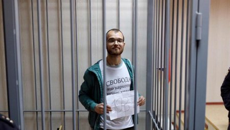 ВЦИОМ: Большинство россиян одобряют разгон несогласованных акций | Арестован демонстрант, пришедший на митинг с ножом, молотком и газом