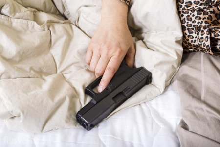 Экс-президент Украины признался, что спит с пистолетом (ВИДЕО)