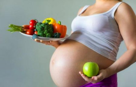 Врачи объяснили, чем опасно вегетарианство при беременности