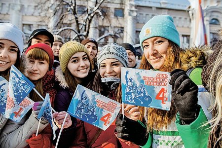 День народного единства: Россия своих не бросает