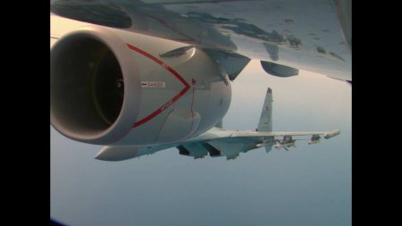 С двух сторон: США заявили о «небезопасном» перехвате своего самолета российскими Су-35 (ФОТО, ВИДЕО)