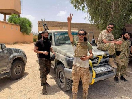 Войска ПНС отбили все пригороды Триполи и ведут наступление на Тархуна