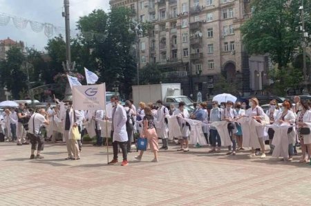 В Киеве уничтожают уникальные медцентры, отчаявшиеся врачи вышли на акцию протеста (ФОТО, ВИДЕО)