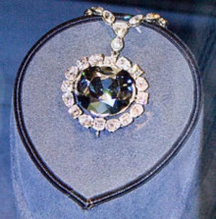 Ученые доказали, что голубые бриллианты зародились на глубине до 2900 км