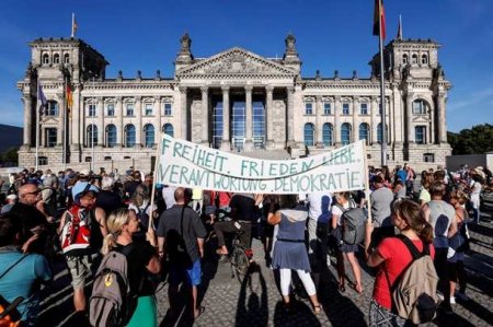 «День свободы»: в Берлине массовые протесты из-за карантина (ФОТО, ВИДЕО)