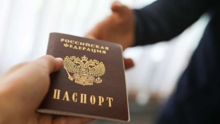 В Белоруссии испортили паспорта российских журналистов при высылке