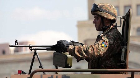 Вывод армянских войск из Карабаха откладывается: комментарий Баку