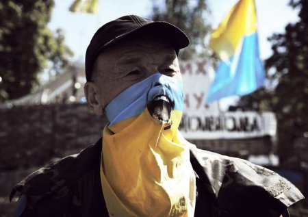 «Минута молчания по Мотороле, Гиви, Захарченко»: «патрiоты» в ярости из-за заявления пресс-секретаря Януковича (ВИДЕО)