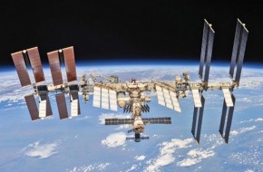 Почему космонавты бессильны в борьбе с трещинами на МКС