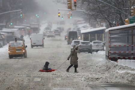 В США снежный шторм оставил без электричества 300 тысяч человек