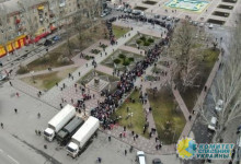В Херсоне украинские националисты пытались сорвать раздачу продуктов