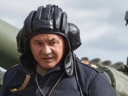 Министр обороны проинспектировал готовность направляемого на фронт вооружения (ВИДЕО)