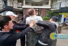В Киеве радикалы бросили в мусорный бак экс-депутата Рады