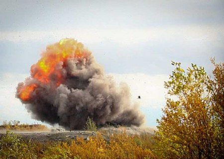 На фронте под Донецком уничтожена машина с боеприпасами ВСУ (ВИДЕО)