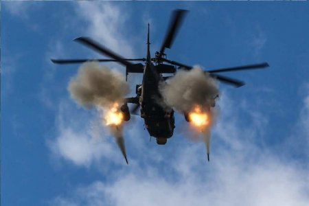 Яркие кадры: российские вертолеты уничтожают технику ВСУ (ВИДЕО)
