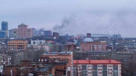 Враг наносит удары по центру Донецка (ВИДЕО)