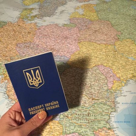 Украинцы смогут въезжать в РФ по просроченным украинским паспортам — указ Путина