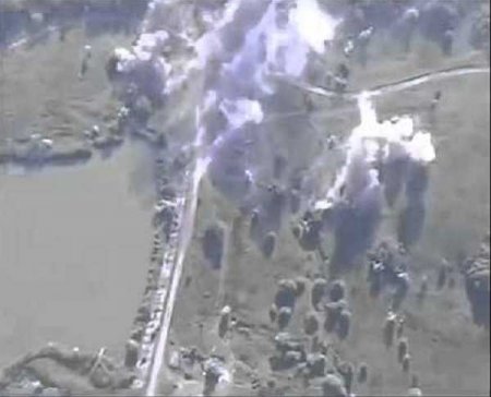 «Посмотрите, сколько воронок от снарядов!» — ВСУ показывают кадры эвакуации из Крынок под огнём (ВИДЕО)