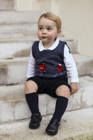 Его королевское милейшество: Принц Уильям и Кейт Миддлтон опубликовали рождественские фото сына