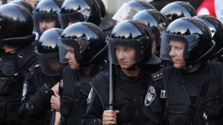 Протестующие штурмуют администрацию президента Украины. Трансляция