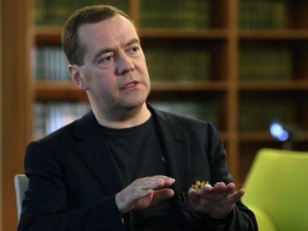 Медведев подписал соглашение о зоне свободной торговли между Евразийским эк ...