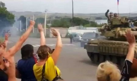 Не надо себя обманывать, Харьков и Одесса встретят русские танки цветами