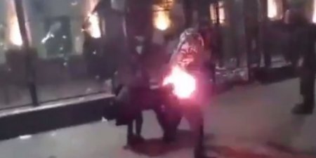 Посольство России в Киеве забросали "коктейлями Молотова"