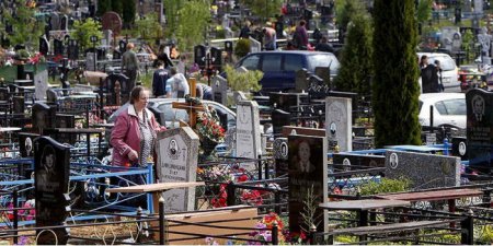 Под Волгоградом школьник обиделся на умершую бабушку и разгромил кладбище