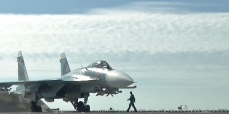 Минобороны опубликовало видео боевых вылетов авиации с "Адмирала Кузнецова"