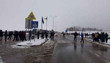 Протестующие перекрыли два пункта пропуска на границе с Польшей