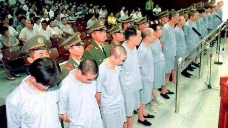 Китай вернул и наказал 4 тысячи беглых коррупционеров