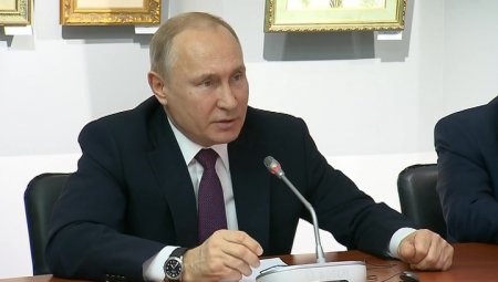 Путин на встрече с представителями общественности Республики Крым и Севасто ...