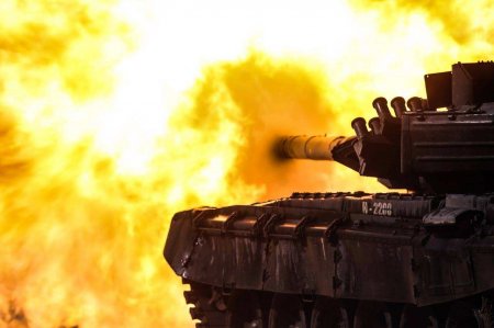 От отражения атак армии карателей до искусства вальса: бронетанковый щит Донбасса (ВИДЕО)