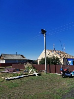 Бригады РЭС восстанавливают электроснабжение после урагана в Карасукском районе Новосибирской области