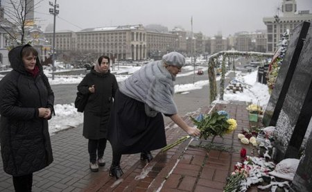 Кто возглавит «революцию вдов»? «Стена плача» в Киеве активно пополняется к ...